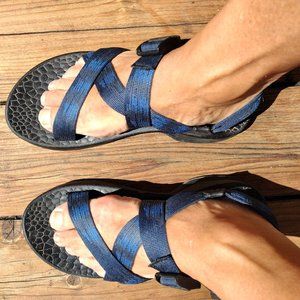Chaco Updraft Bulloo mens 9/womens 10.5 PRICE CUT sport sandals navy blue